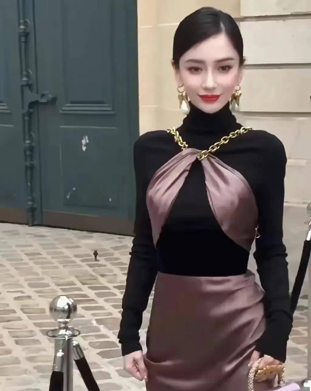 巴黎时装周金链真丝长裙展现惊人魅力ag旗舰厅注册Angelababy(图3)